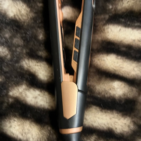 1” ceramic flat iron - Picture 4 of 6